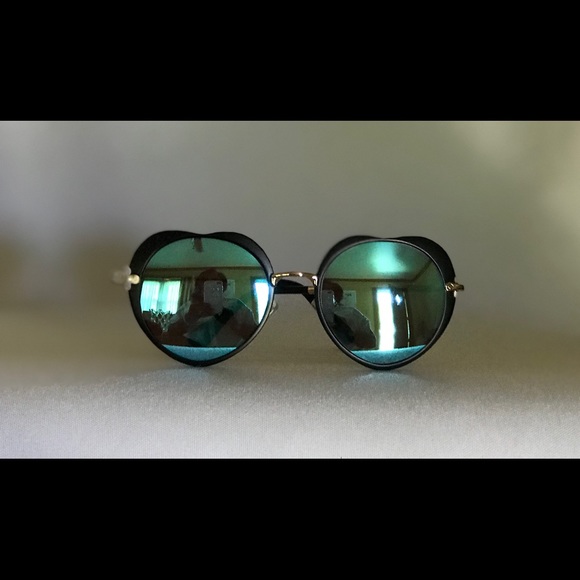 Accessories - Picture 1 of 1